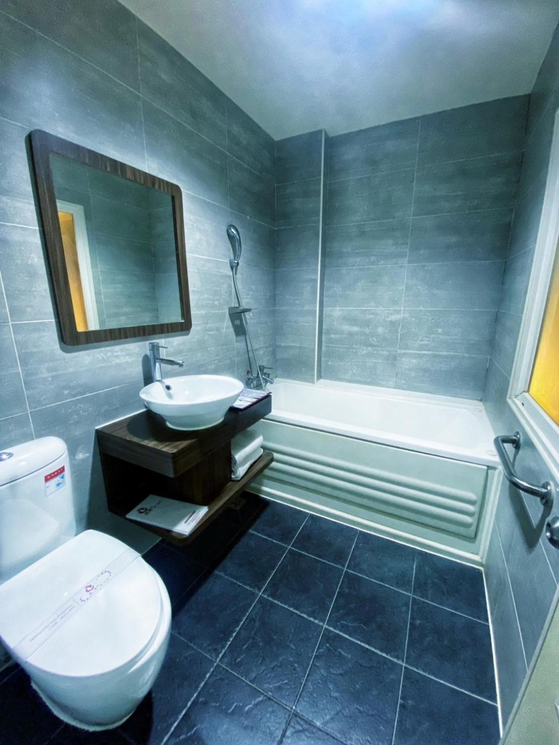 Hua Xiang Motel - Nanzih Kaohsiung Extérieur photo